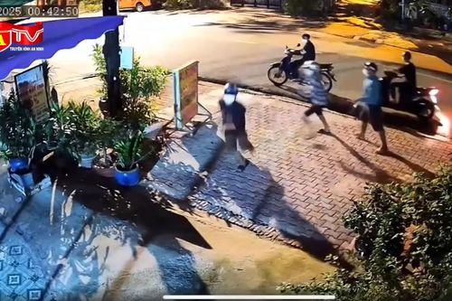 Truy bắt nhóm đập phá quán ăn lúc rạng sáng vì mâu thuẫn với ông chủ