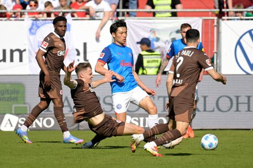 Tiền đạo Nhật Bản khiến Bundesliga ngỡ ngàng