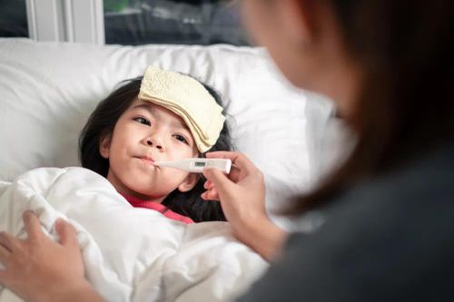 Phòng ngừa các bệnh thường gặp mùa nắng nóng cho trẻ