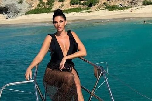 Hàng chục KOL mặc bikini mắc kẹt khi du thuyền 4 triệu USD lật úp ở Mỹ