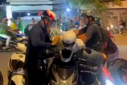 Đã bắt được 2 tên cướp tiệm vàng trên địa bàn huyện Hóc Môn tại TP.HCM