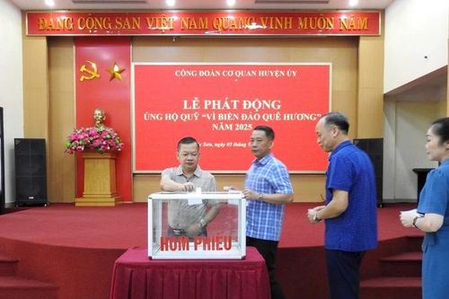 Huyện ủy Sóc Sơn phát động ủng hộ Quỹ 'Vì biển, đảo Việt Nam' năm 2025
