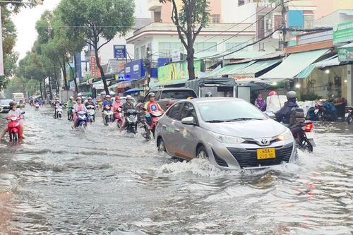 Cần Thơ: nhiều tuyến đường ngập sâu do mưa lớn