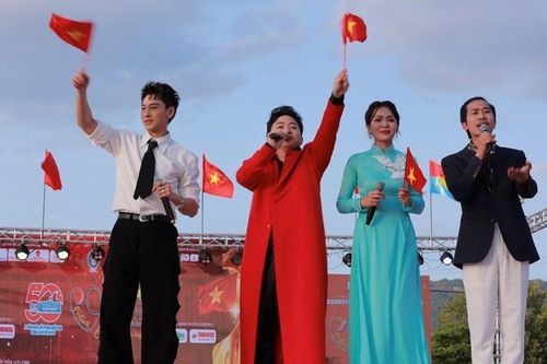 Tùng Dương hòa giọng cùng Isaac, Duyên Quỳnh tại Nhật Bản