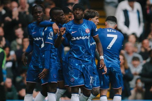 Thăng hoa trên sân nhà, Chelsea hạ gục tân vương Premier League