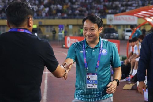 Bầu Hiển buồn khi Hà Nội FC chưa đủ sức ngáng đường Nam Định