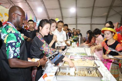 Lực lượng gìn giữ hòa bình Việt Nam giao lưu ẩm thực, văn hóa tại Phái bộ Liên hợp quốc