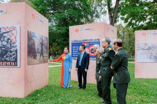 Khúc tráng ca bằng các tác phẩm hội họa