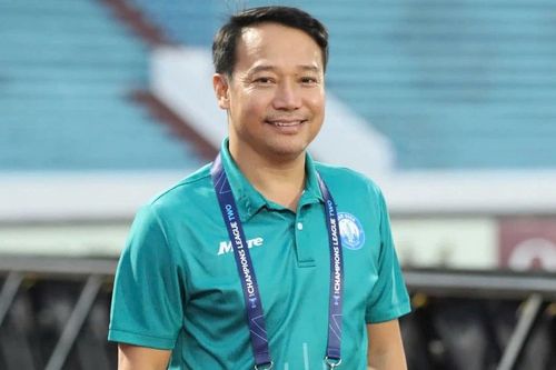 HLV Vũ Hồng Việt nói về cuộc đua vô địch V-League