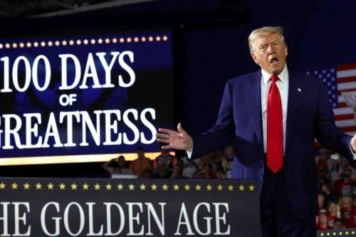 Tổng thống Trump sau 100 ngày tại nhiệm: Nhận về 'phần tốt đẹp' trong kinh tế, tầm nhìn táo bạo, bỏ ngỏ việc dùng quân sự để kiểm soát Greenland