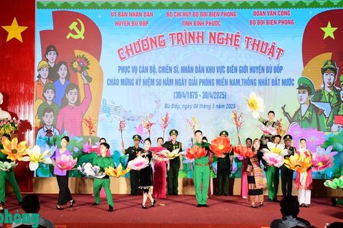Đoàn Văn công BĐBP biểu diễn văn nghệ phục vụ cán bộ, chiến sĩ và nhân dân khu vực biên giới
