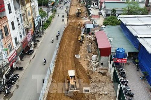 Hà Nội kiểm tra nhà 'siêu mỏng, siêu méo' trên đường Nguyễn Tuân mở rộng