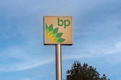 BP tiếp tục cắt giảm chi phí và thu hẹp quy mô đầu tư năng lượng tái tạo
