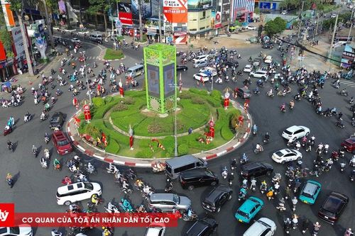Đường sá TP.HCM đông đúc sau kỳ nghỉ lễ