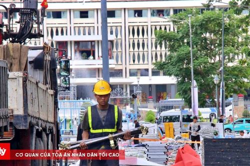 TP.HCM: Gấp rút tháo dỡ khán đài hơn 5.000 chỗ trên đường Lê Duẩn