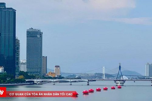 Lung linh bảy đóa sen trên sông Hàn mở đầu mùa Phật đản an lạc