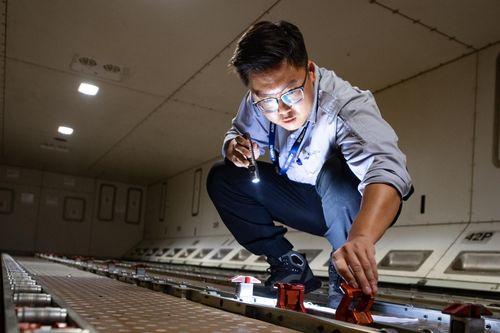 Những bí mật bên trong một chiếc máy bay tại Nội Bài