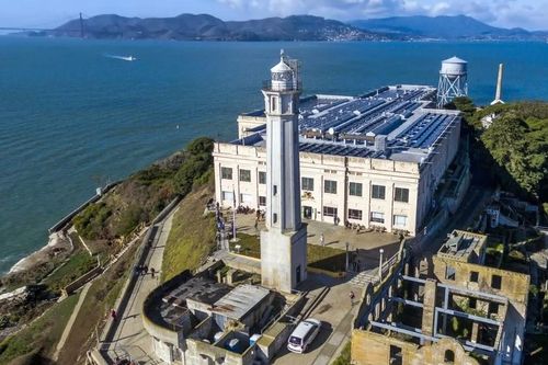 Ông Trump ra lệnh tái mở cửa nhà tù khét tiếng Alcatraz