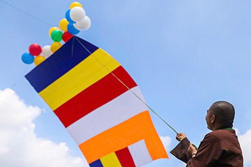 Thực hiện nghi thức thượng cờ Phật giáo lớn nhất thế giới tại Đại lễ Vesak 2025