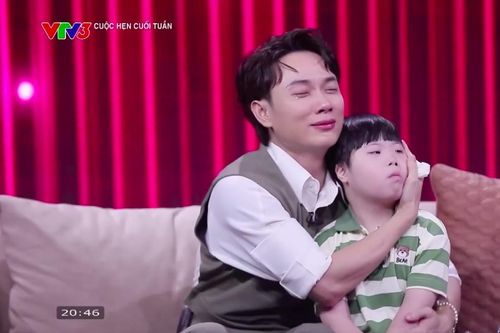 Ca sĩ Trúc Nhân và MC Long Vũ khóc như mưa trên sóng VTV