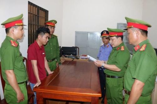 Bắt tạm giam hai cha con lừa đảo chiếm đoạt 10 tỉ đồng