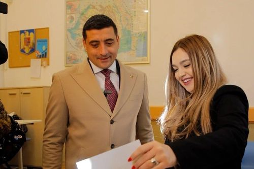 Bầu cử Tổng thống Romania: Ứng cử viên 'kiểu Donald Trump' chiến thắng vòng 1