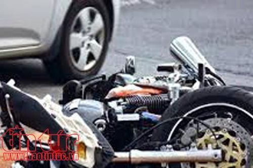Va chạm giữa ô tô và xe máy, 2 người thương vong
