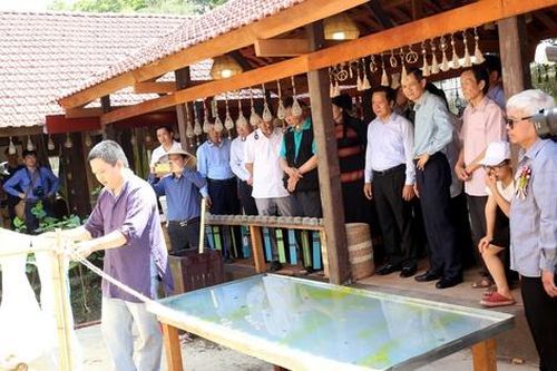 Những người 'thắp lửa' làng nghề