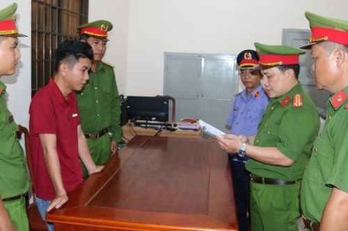 Khởi tố 2 cha con 'vẽ' dự án nạo vét sông để lừa 10 tỷ đồng
