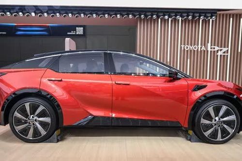 'Soi' xe gầm cao Toyota thiết kế siêu đẹp, công suất 268 mã lực, giá thấp hơn Raize