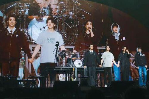 Concert của DAY6 tại Indonesia khiến fan phẫn nộ, JYP Entertainment lên tiếng xin lỗi