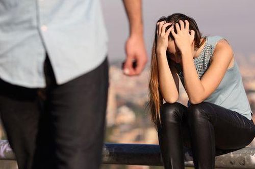 Bạn trai làm lương 10 triệu, cô gái bị bố mẹ ép chia tay