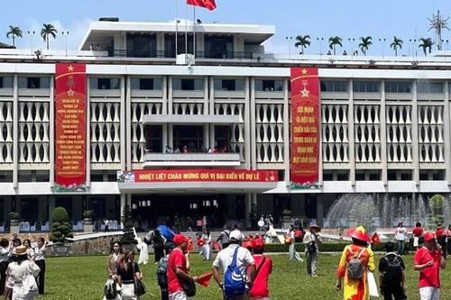 Du lịch TP.HCM 'bùng nổ' dịp lễ 30/4 với doanh thu hơn 15.700 tỷ đồng
