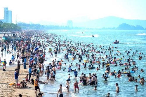 Nghệ An đón sóng du lịch lễ, doanh thu đạt gần 2.000 tỷ đồng