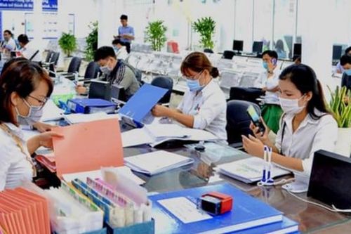 Nghỉ hưu trước tuổi khi tinh gọn bộ máy có được nâng lương trước thời hạn?