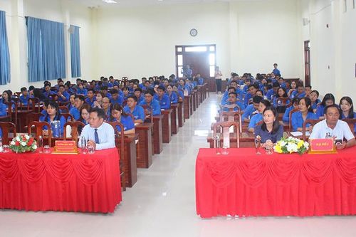 Bồi dưỡng chuyên môn, nghiệp vụ cán bộ Đoàn cơ sở