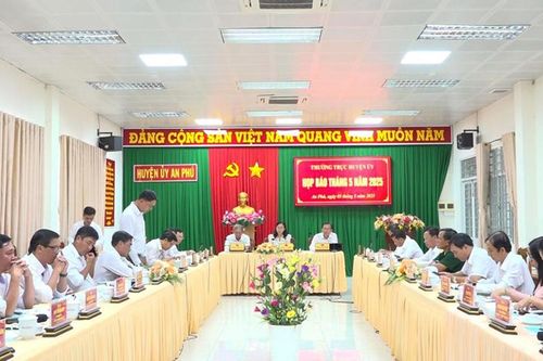 Thường trực Huyện ủy An Phú triển khai nhiệm vụ trọng tâm tháng 5