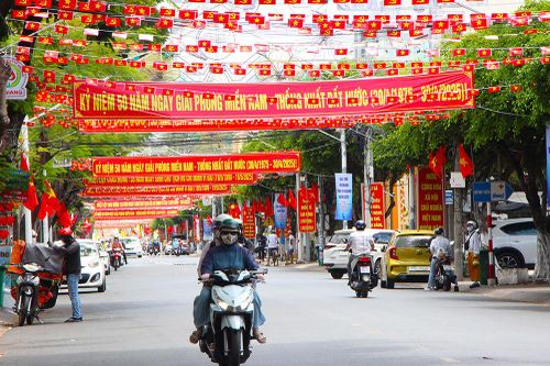 Nhiều hoạt động tuyên truyền, cổ động trực quan ngày giải phóng miền Nam