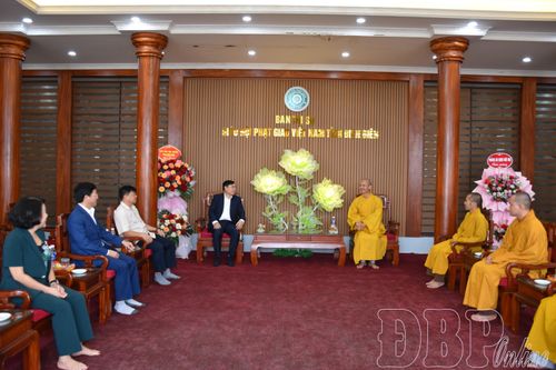 Bí thư Tỉnh ủy Trần Quốc Cường chúc mừng Lễ Phật đản 2025