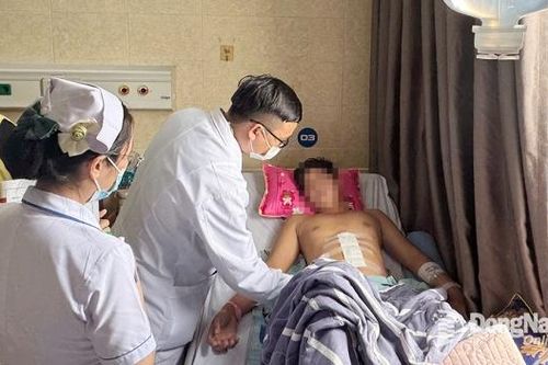 Bệnh viện Đa khoa Đồng Nai mổ cấp cứu nam thanh niên bị súng tự chế bắn vào bụng