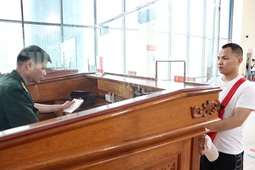 Lượng người xuất, nhập cảnh qua Cửa khẩu Quốc tế Hữu Nghị tăng 15%