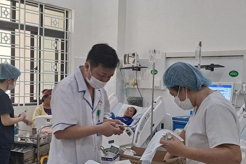 Khám, chữa bệnh cho hơn 3.500 lượt người trong dịp nghỉ lễ 30/4 - 1/5