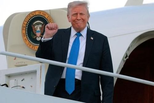 Ông Trump muốn đánh thuế phim nước ngoài để vực dậy Hollywood