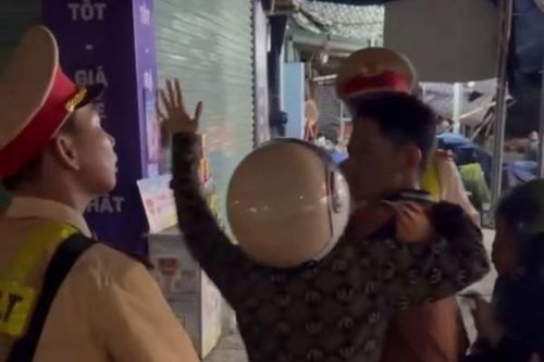 Bắt khẩn cấp đối tượng lăng mạ CSGT