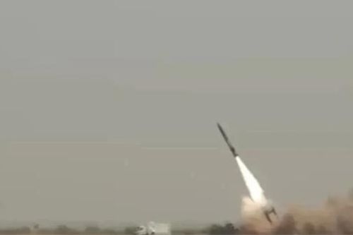 Pakistan thử tên lửa giữa khủng hoảng sông Ấn, hàng không quốc tế đổi lộ trình