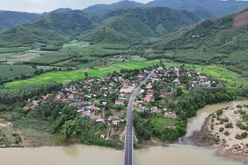 Nỗ lực bảo vệ 'lá phổi xanh' phía Tây Bắc Phú Yên