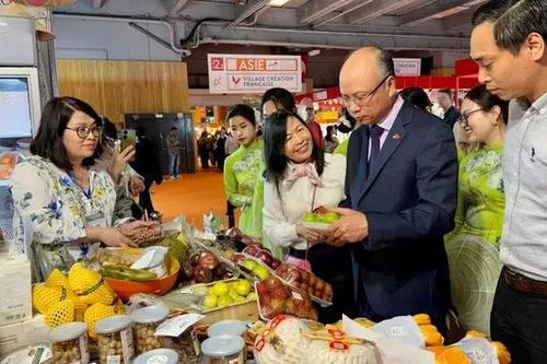 Sản phẩm Việt Nam nổi bật tại hội chợ Paris