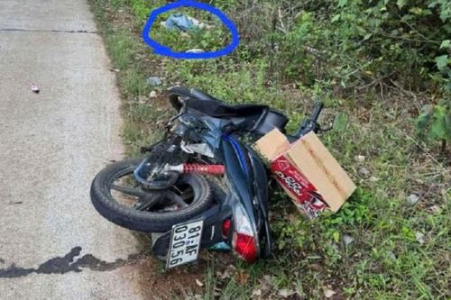 Người phụ nữ tử vong bất thường bên lề đường