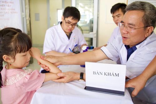 Khám sàng lọc và phẫu thuật miễn phí cho trẻ em khuyết tật trên địa bàn tỉnh