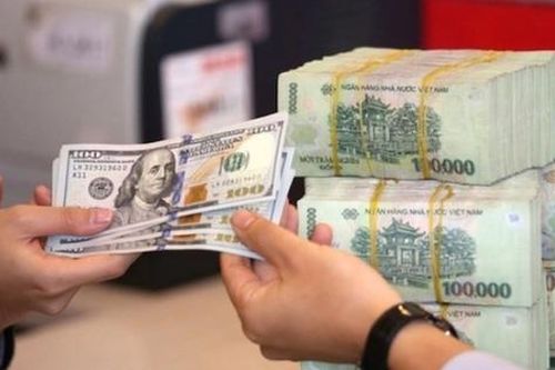 Giá USD tiếp tục leo cao